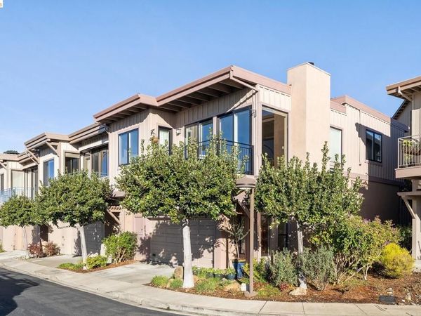 11 11 Hawks Hill Court, Oakland, CA 94618