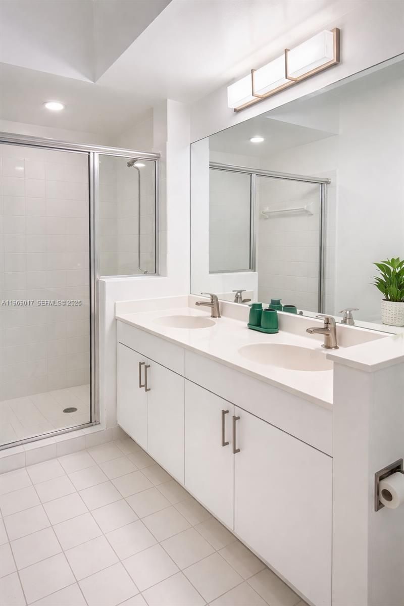 17125 N Bay Rd , Unit 3105, Sunny Isles Beach, FL 33160 Photo