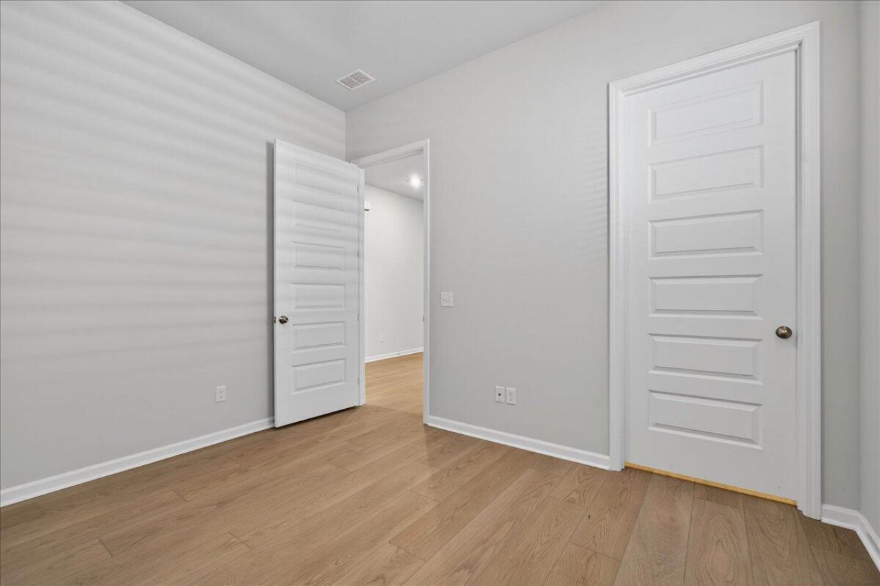 1108 Cooper Point Street Photo 10