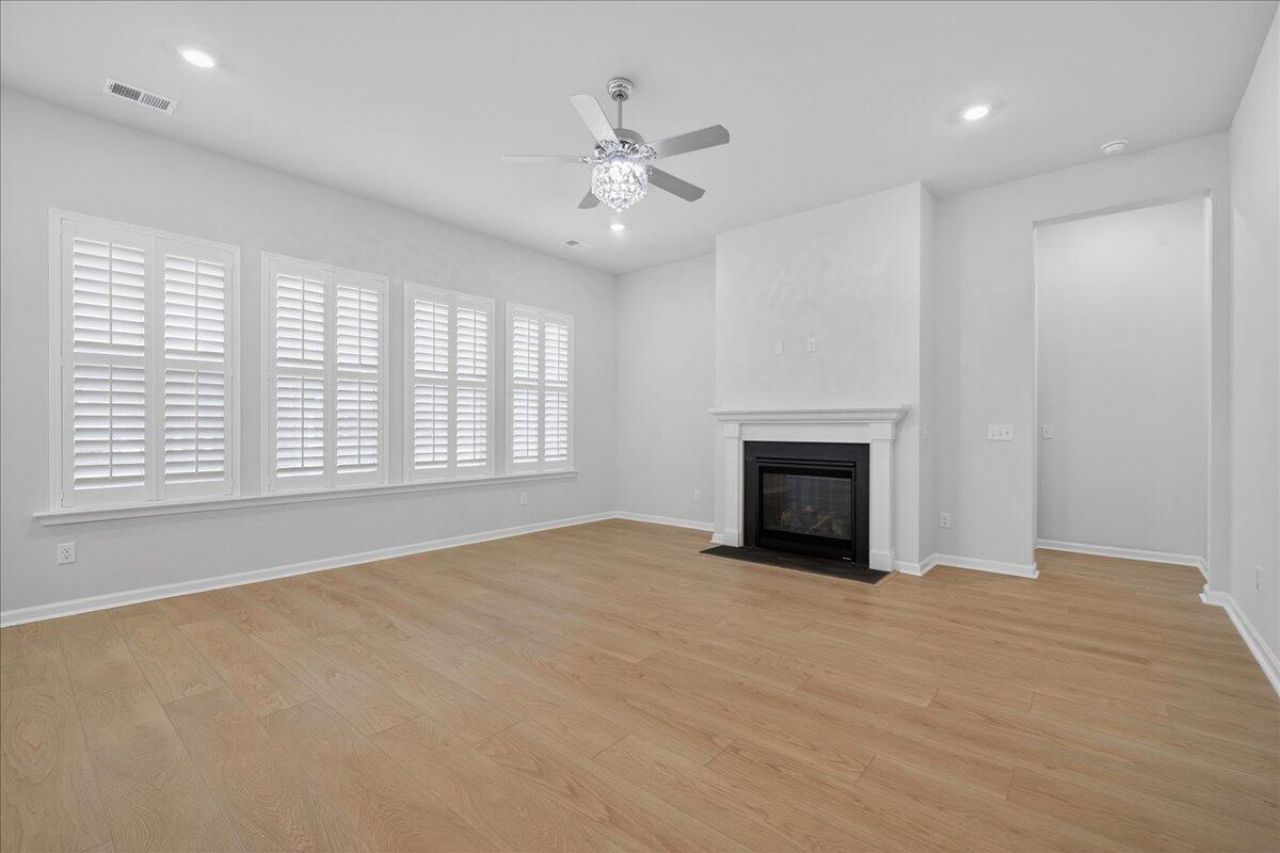 1108 Cooper Point Street Photo 12