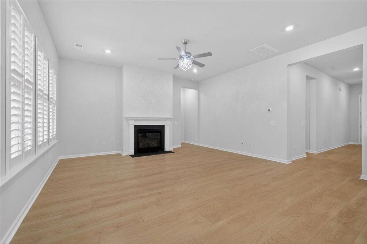 1108 Cooper Point Street Photo 13