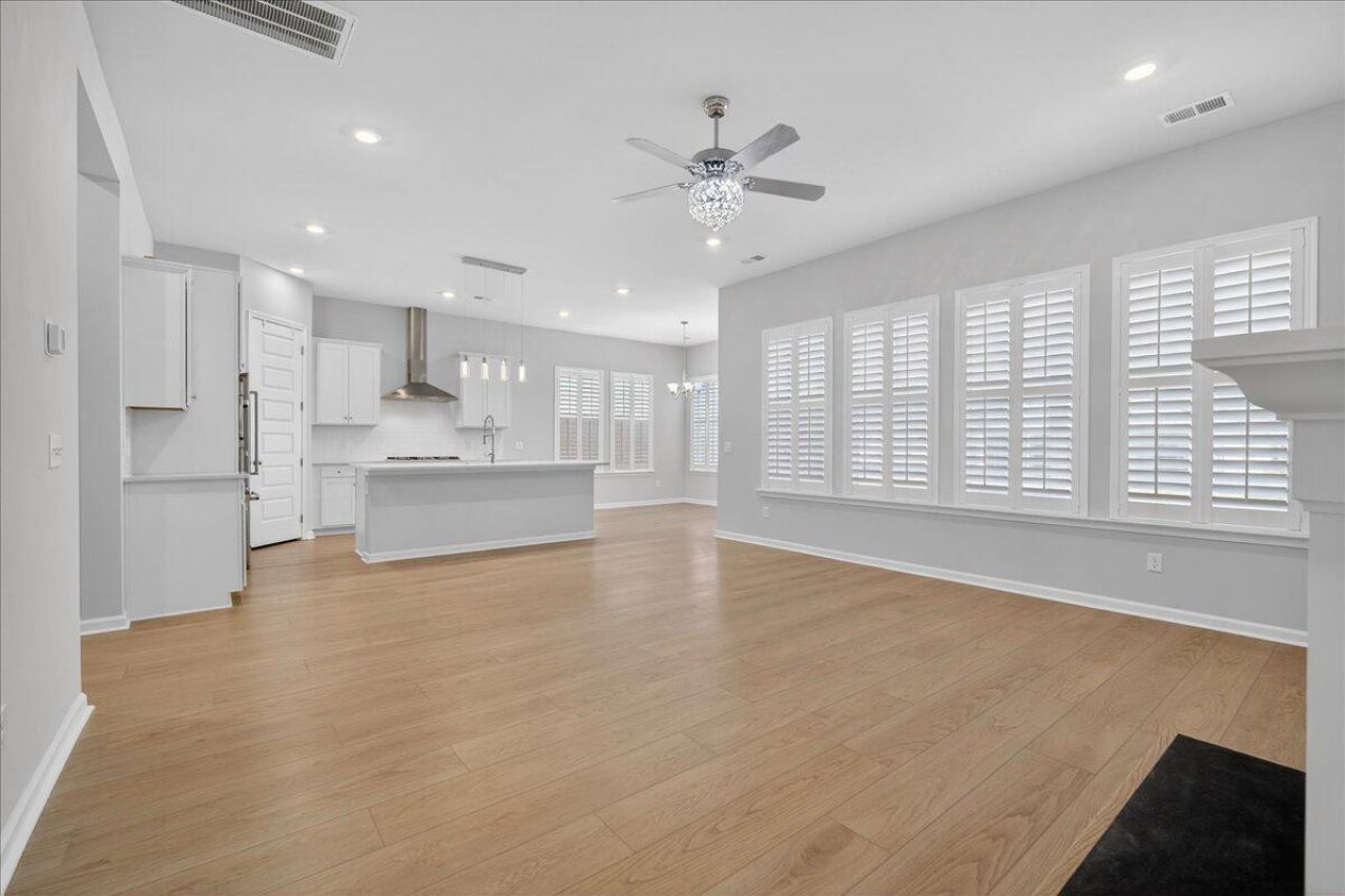 1108 Cooper Point Street Photo 15