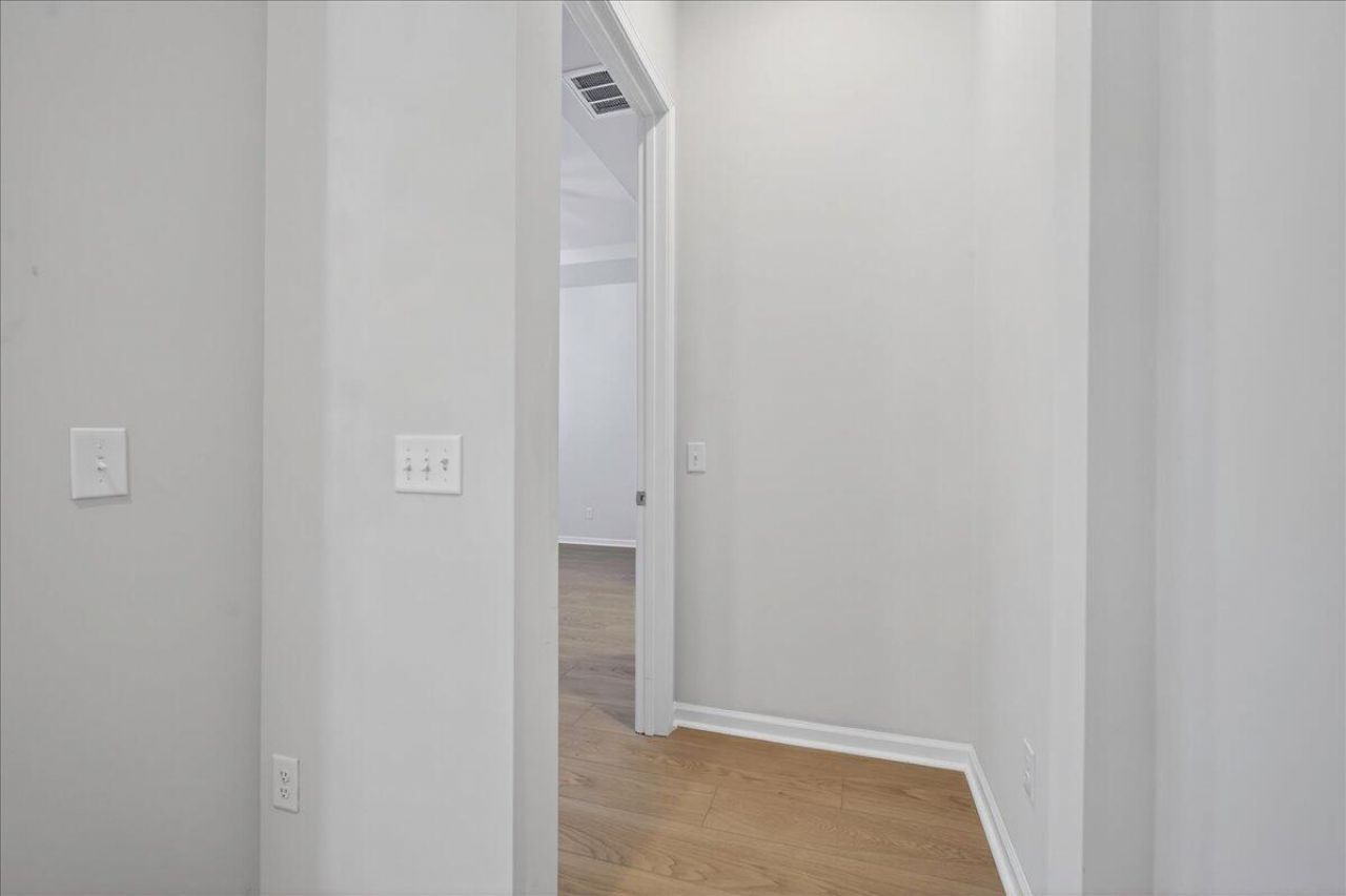 1108 Cooper Point Street Photo 20