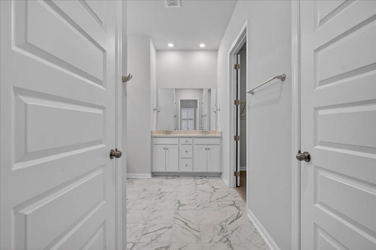 1108 Cooper Point Street Photo 24