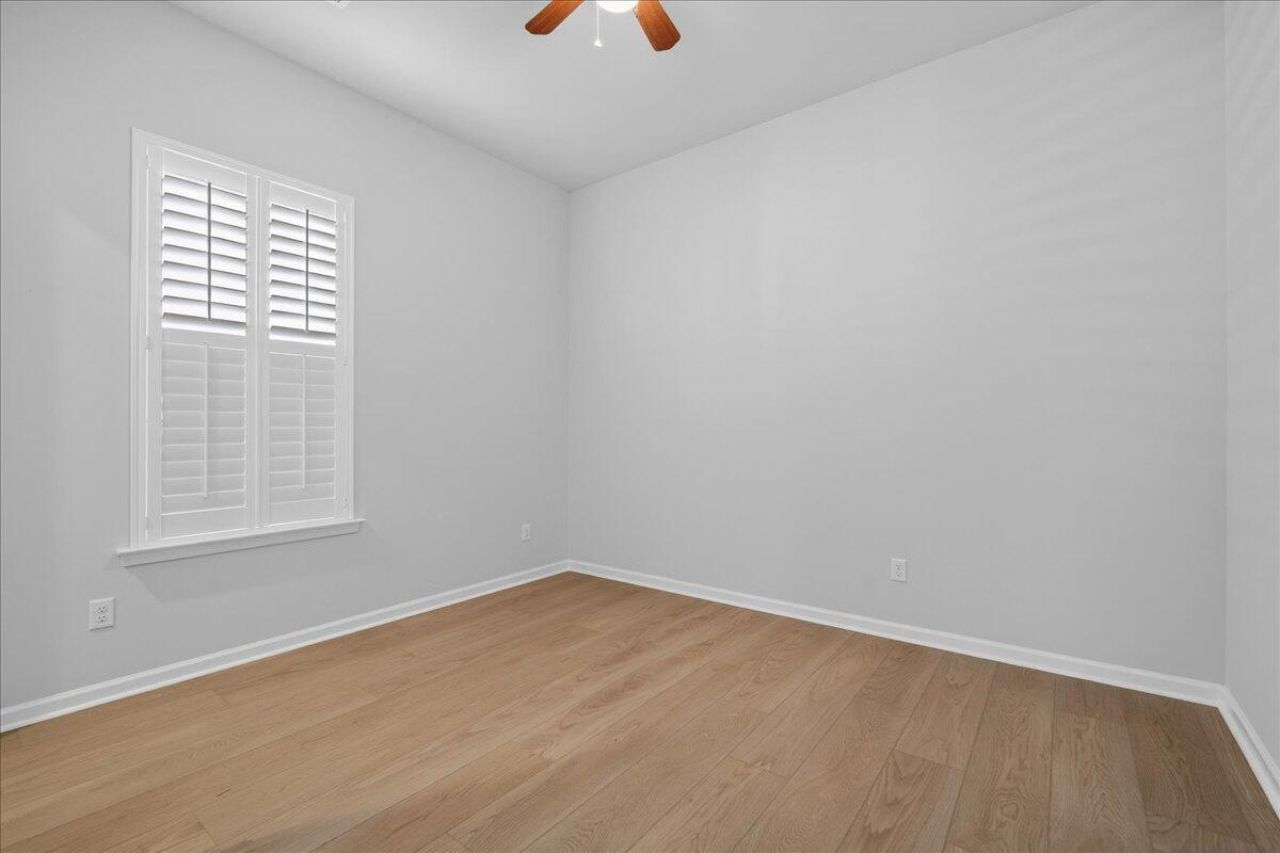 1108 Cooper Point Street Photo 9