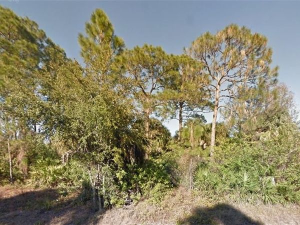 858 Geneva ST , LEHIGH ACRES, FL 33974