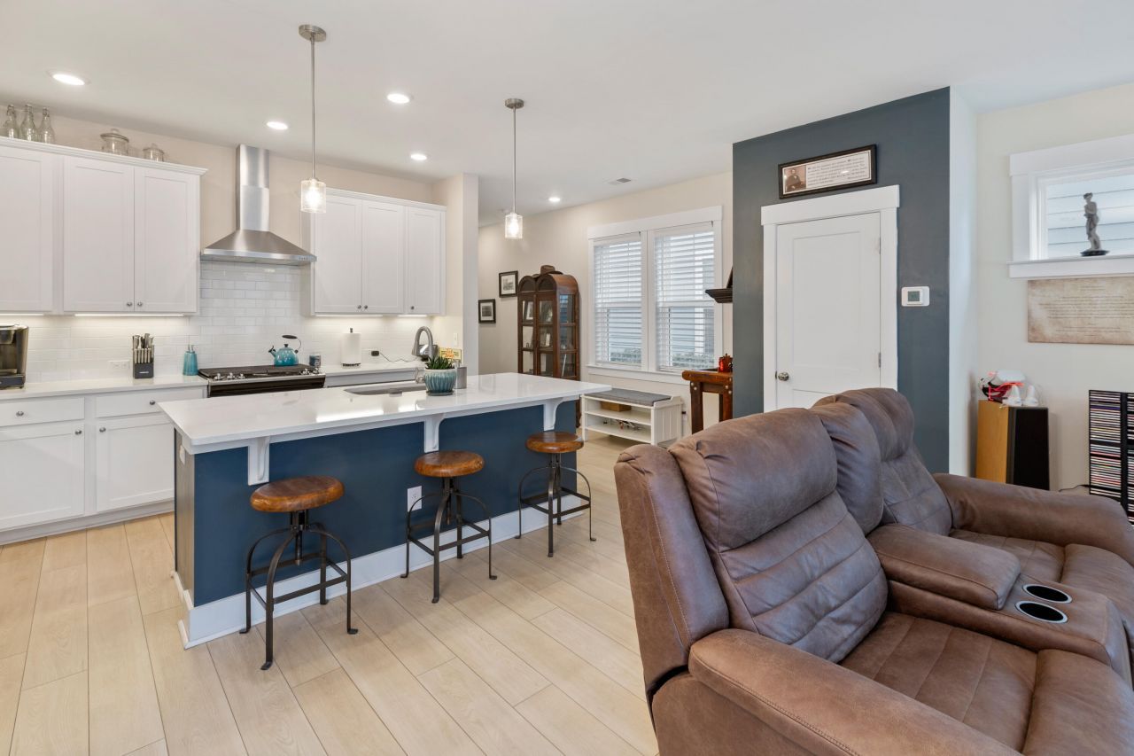 555 Blueway Avenue Photo 12