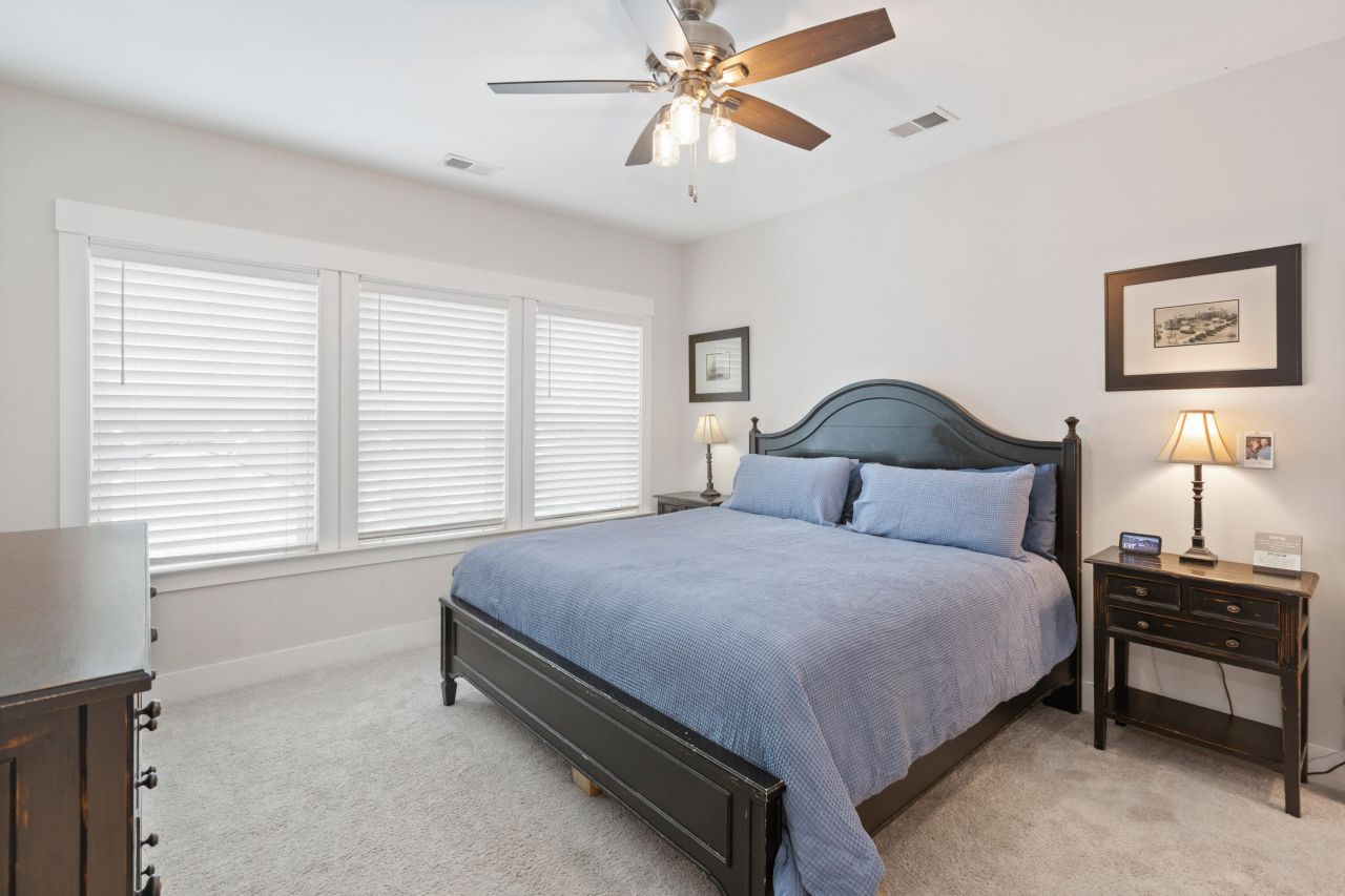 555 Blueway Avenue Photo 15