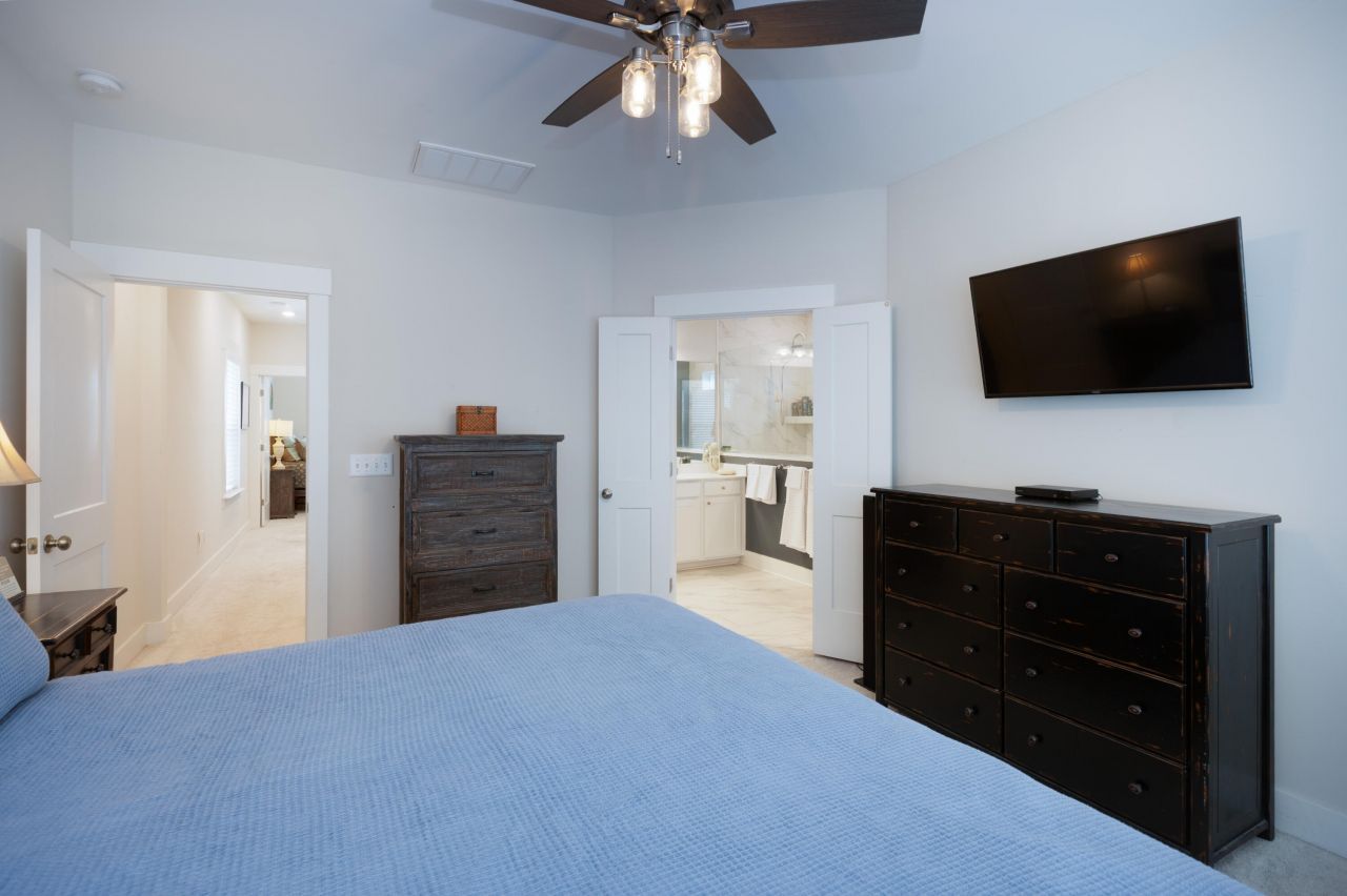 555 Blueway Avenue Photo 17