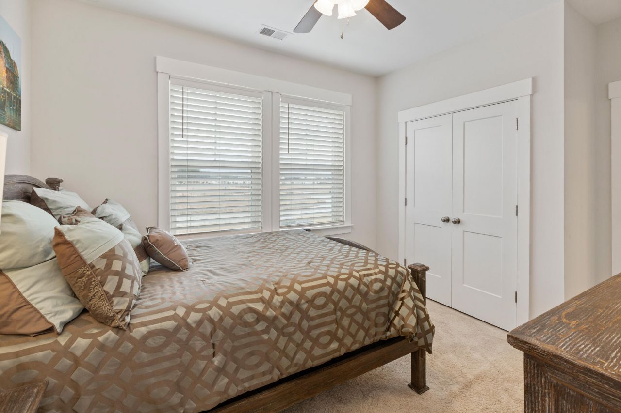 555 Blueway Avenue Photo 21