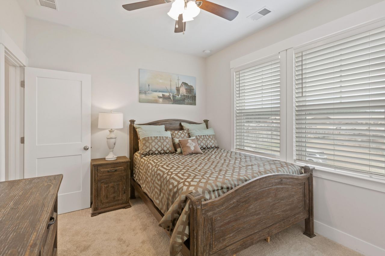 555 Blueway Avenue Photo 22