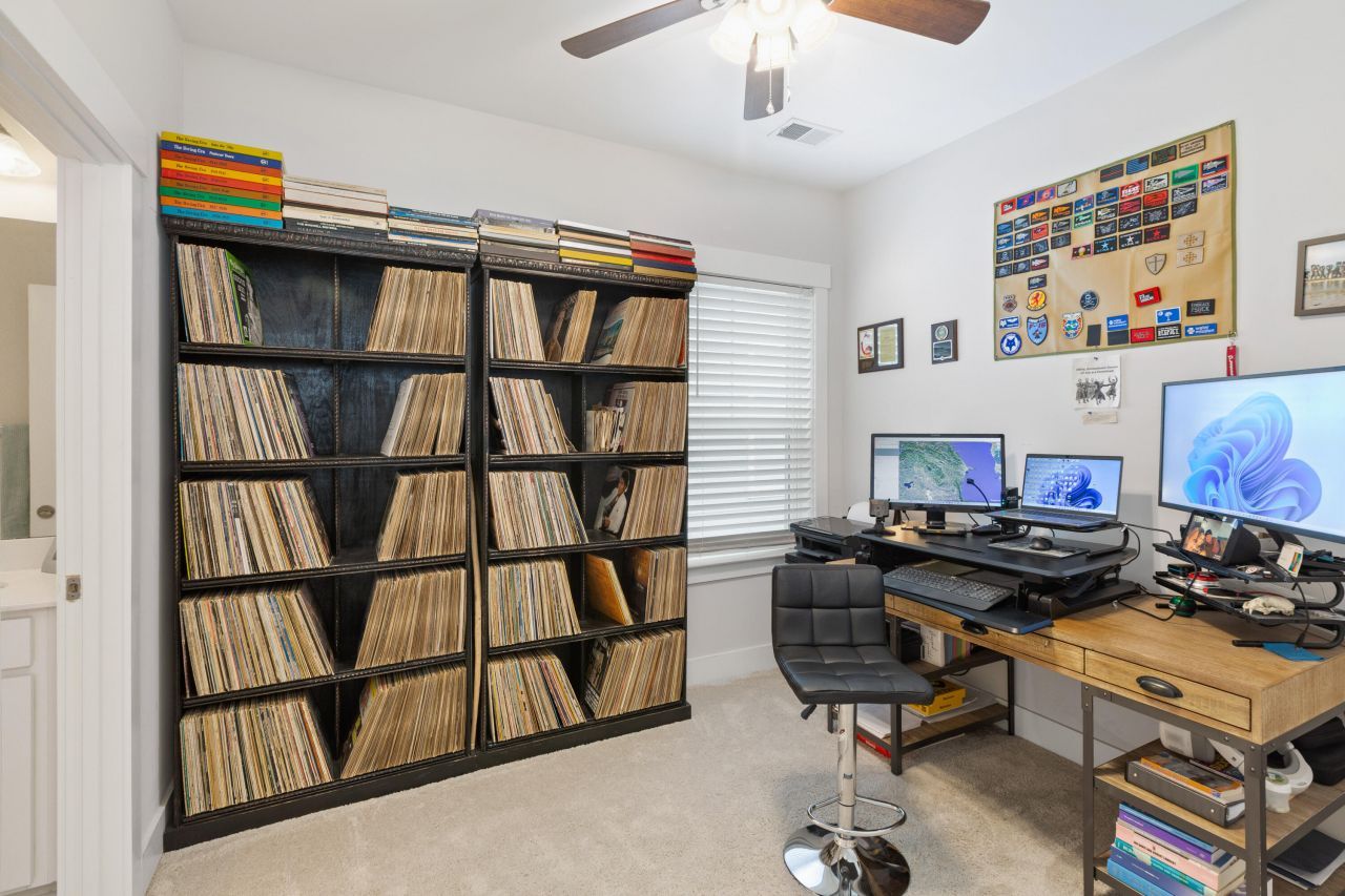 555 Blueway Avenue Photo 25