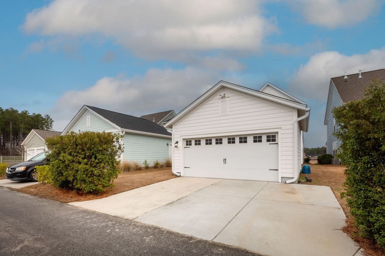 555 Blueway Avenue Photo 29