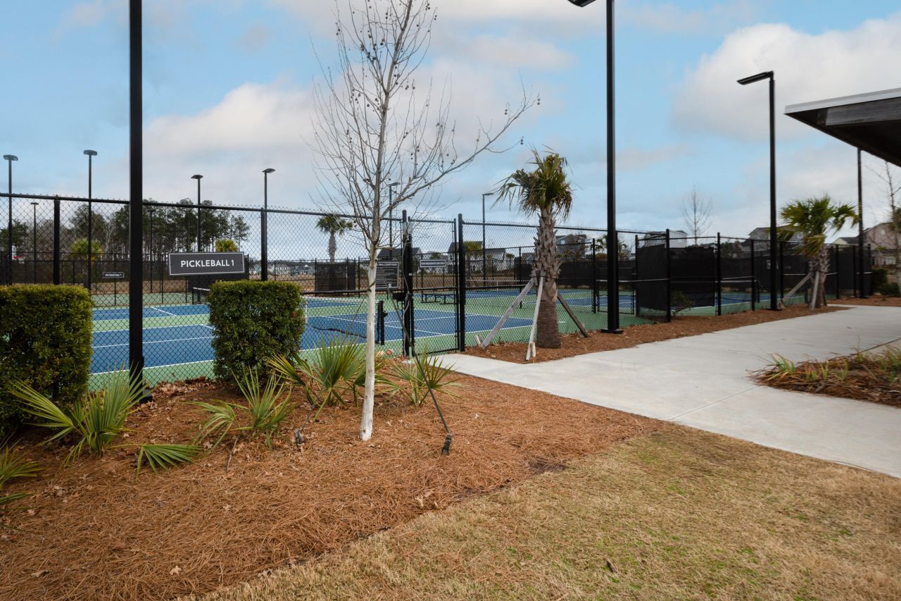 555 Blueway Avenue Photo 34