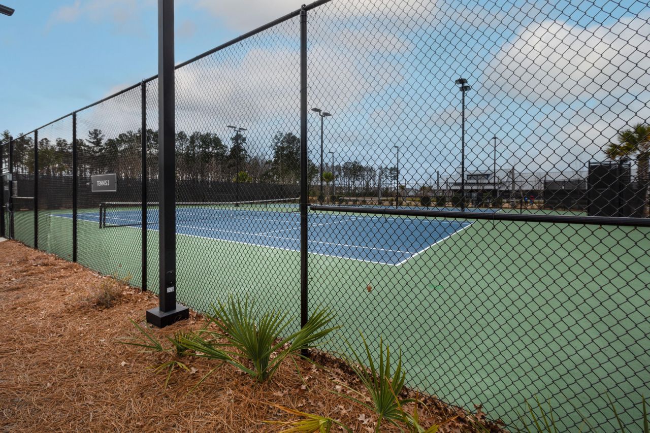 555 Blueway Avenue Photo 35