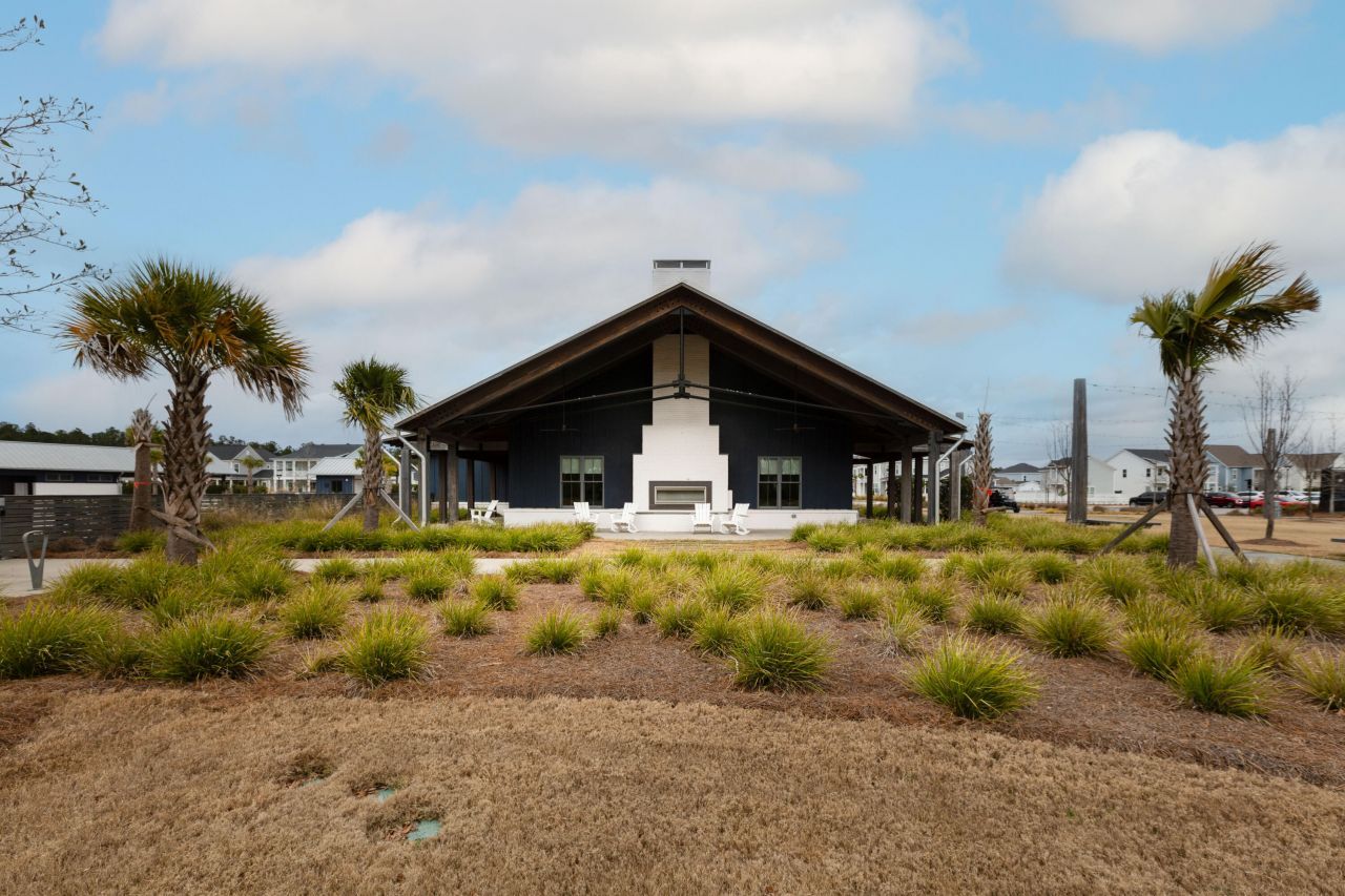 555 Blueway Avenue Photo 37