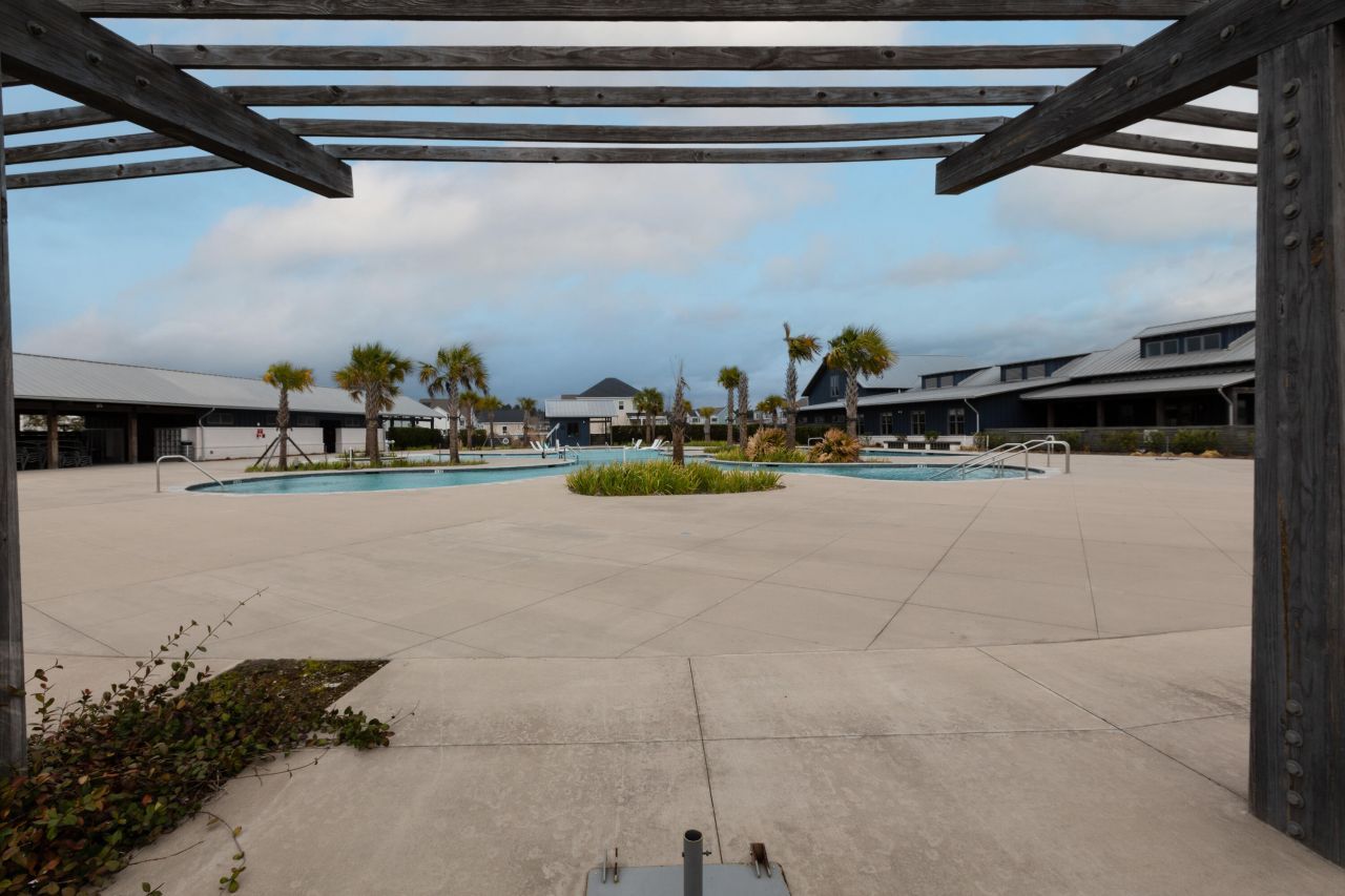 555 Blueway Avenue Photo 39