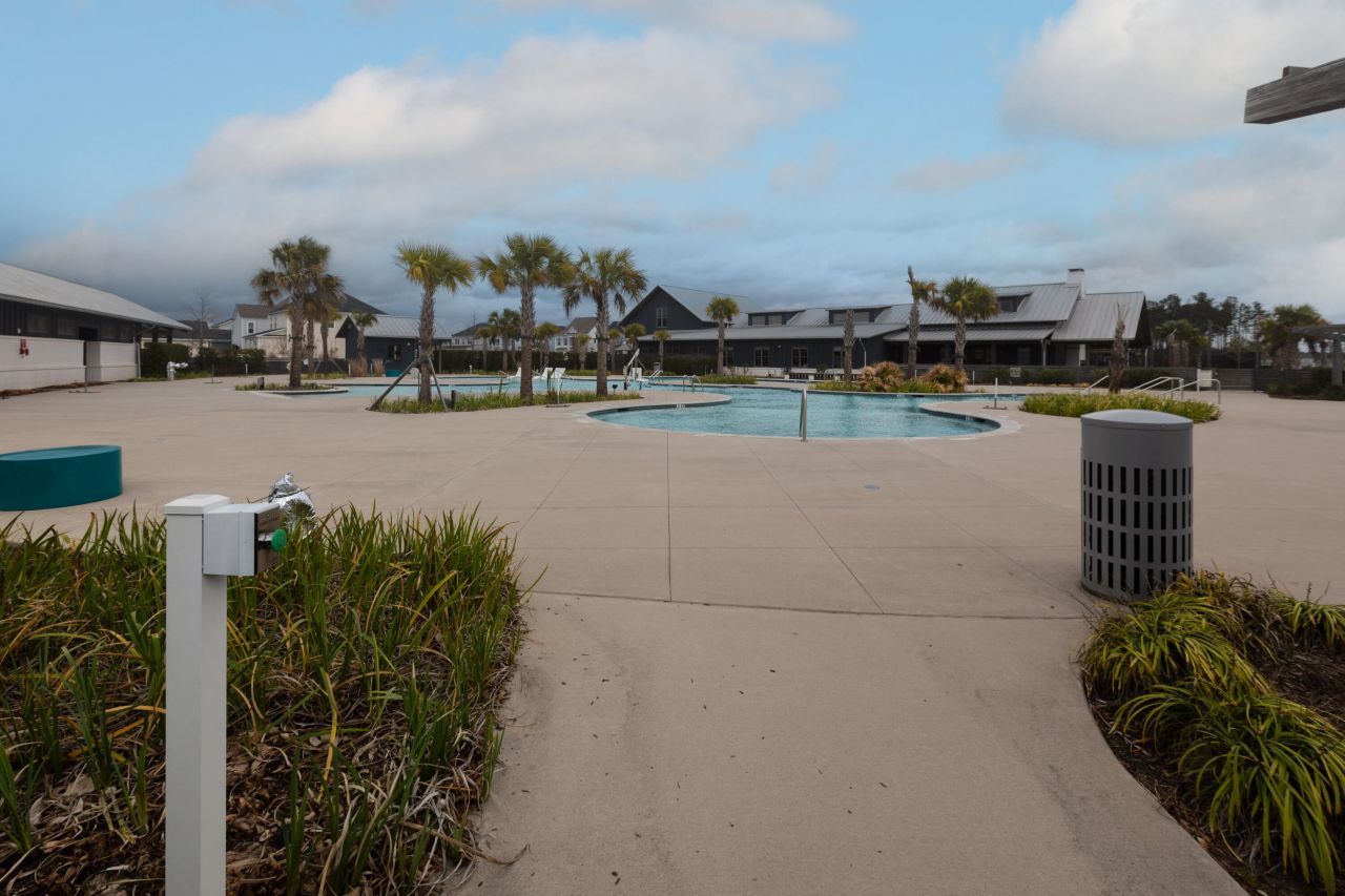 555 Blueway Avenue Photo 40