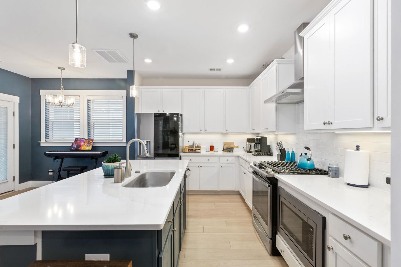 555 Blueway Avenue Photo 5