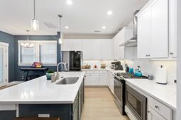 555 Blueway Avenue photo 4