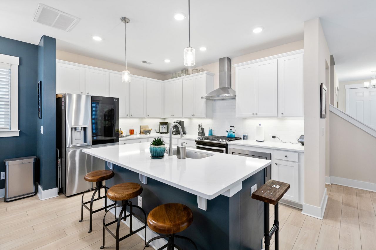 555 Blueway Avenue Photo 6