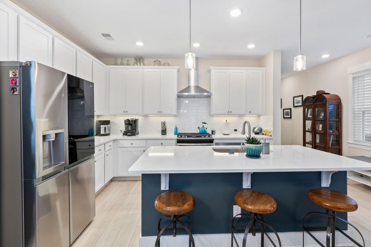 555 Blueway Avenue Photo 7