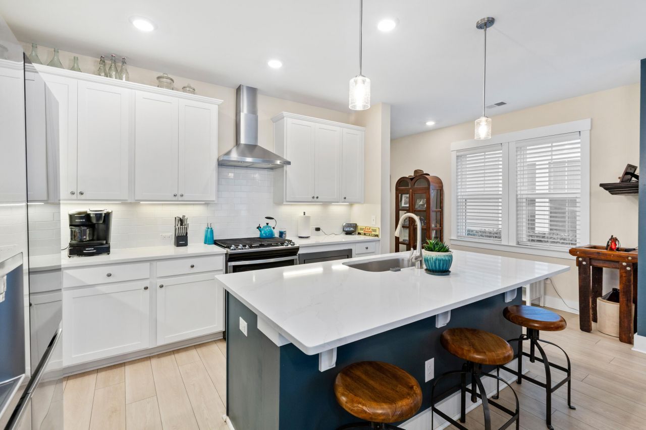 555 Blueway Avenue Photo 8