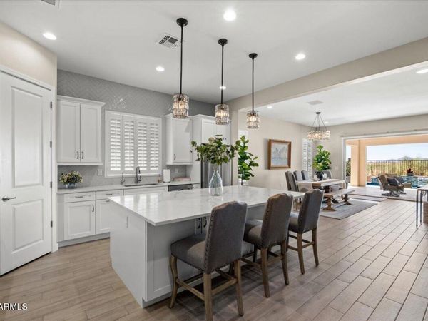 6607 E LIBBY Street, Phoenix, AZ 85054