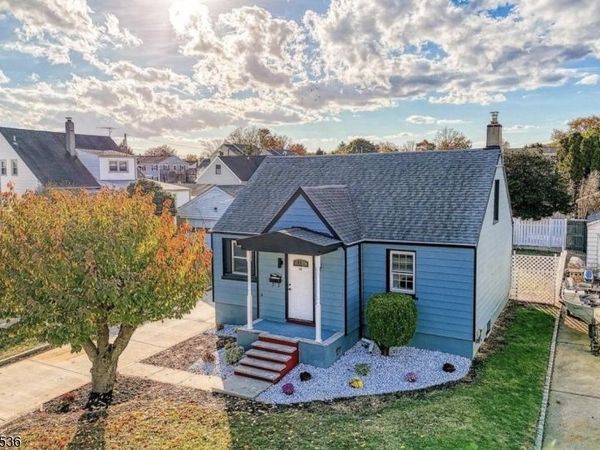 685 Edgewood Pl, North Brunswick, NJ 08902