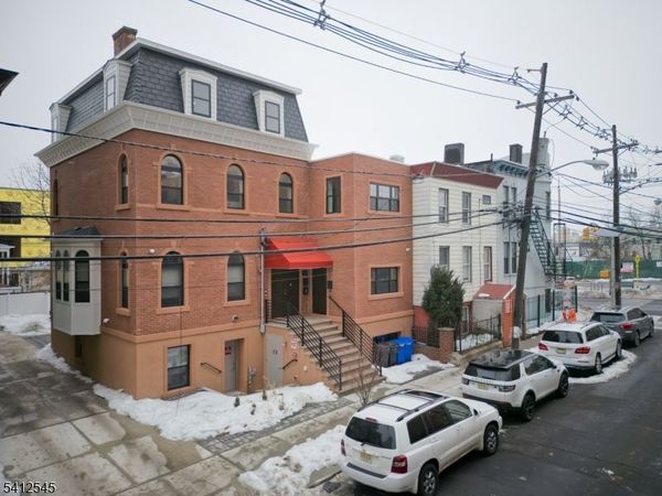 133 Clifton Pl, Jersey, NJ 07304