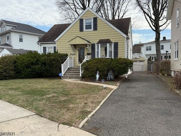 36 Kearney St, Lyndhurst, NJ 07071