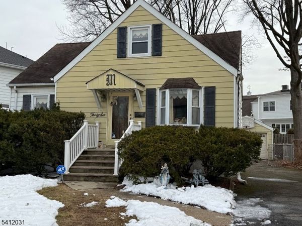 36 Kearney St, Lyndhurst, NJ 07071