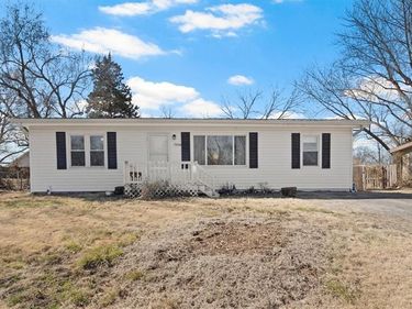 7036 N Harrison Street, Gladstone, MO 64118