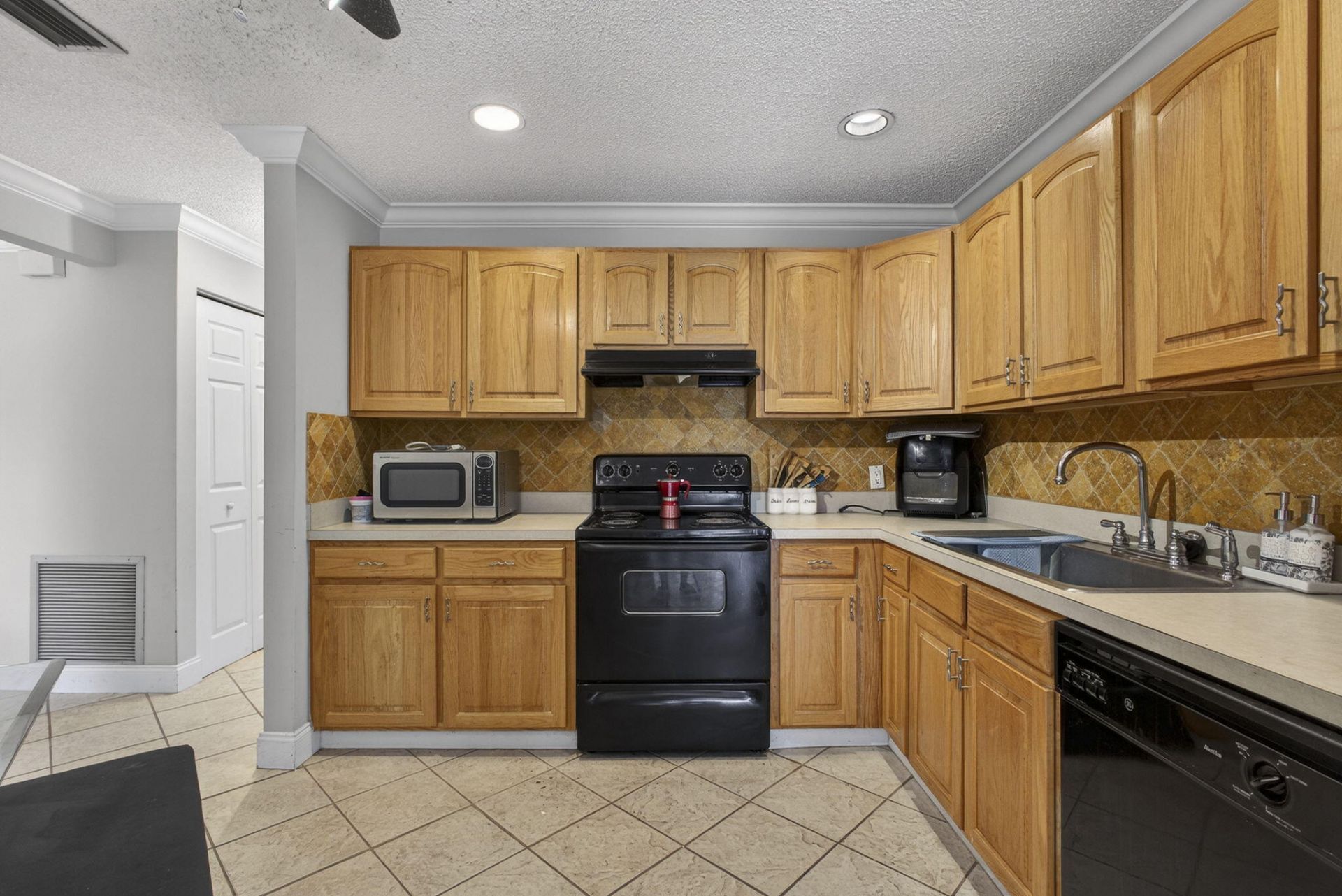 9 Lexington Lane E, Unit F, Palm Beach Gardens, FL 33418 Photo