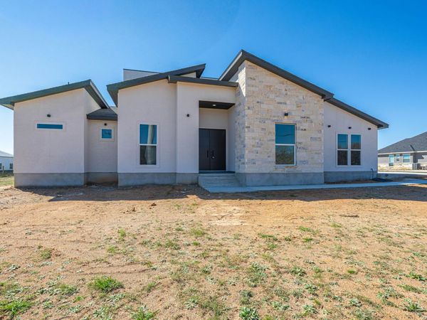 999 County Road 319, La Vernia, TX 78121