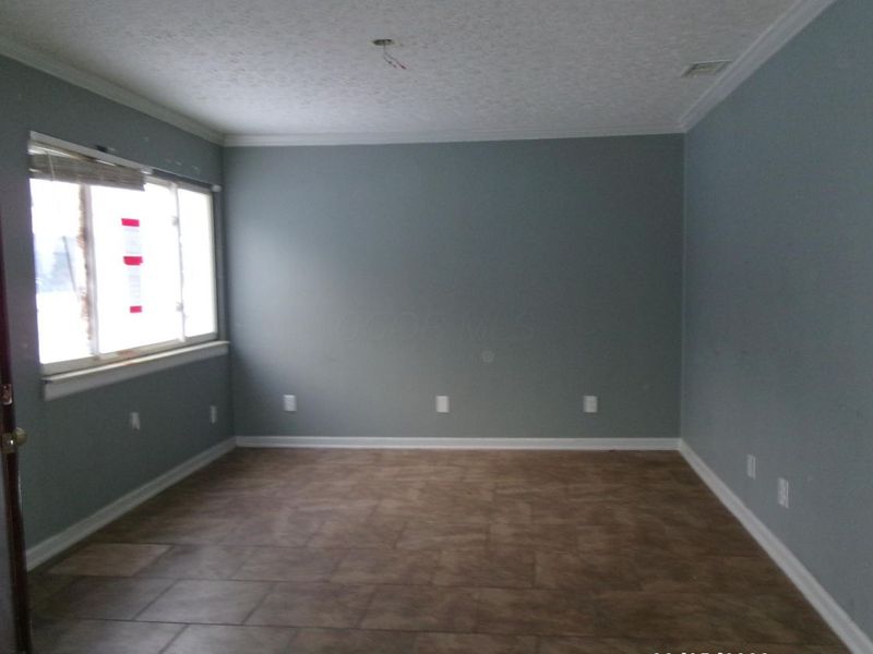 546 Emmit Avenue , Columbus, OH 43228 Photo 2