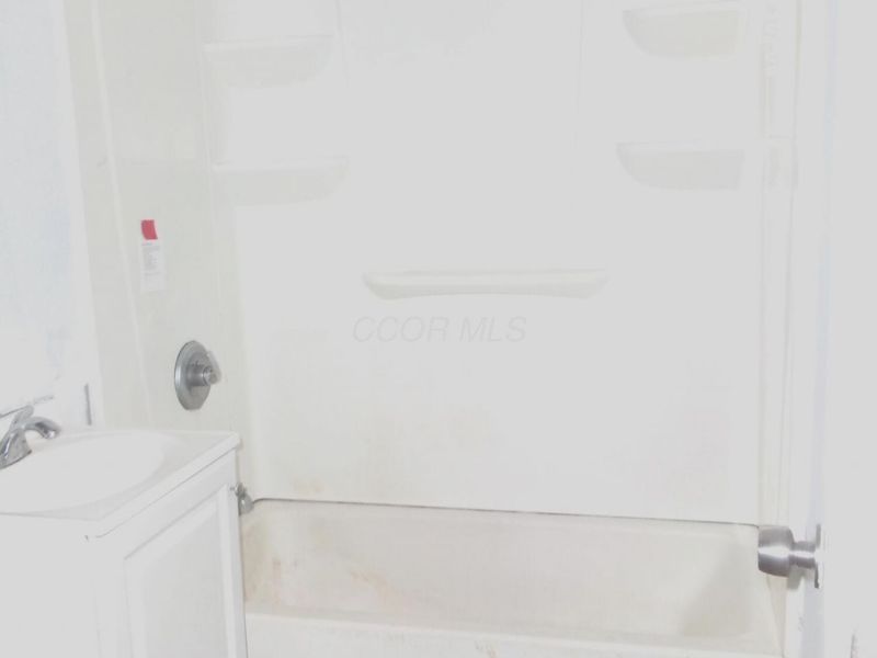 546 Emmit Avenue, Columbus, OH 43228 Photo 21