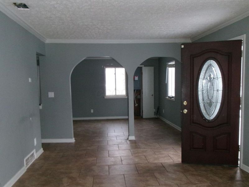 546 Emmit Avenue , Columbus, OH 43228 Photo 3