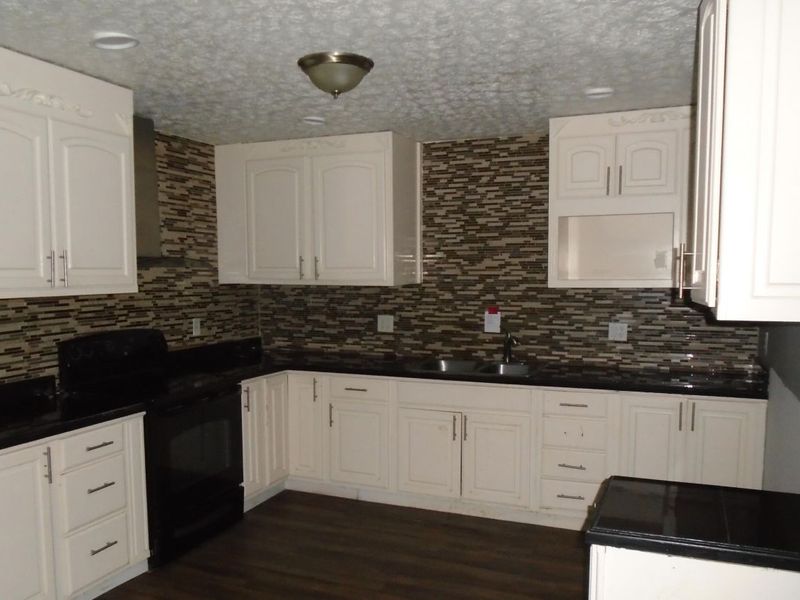 546 Emmit Avenue, Columbus, OH 43228 Photo 4