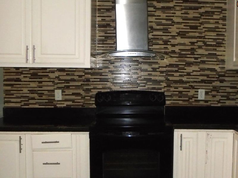 546 Emmit Avenue , Columbus, OH 43228 Photo 5