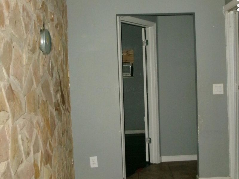 546 Emmit Avenue, Columbus, OH 43228 Photo 9