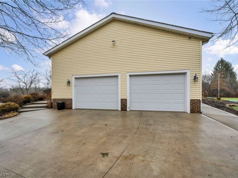 11870 Chamberlain Road, Aurora, OH 44202 Photo 3