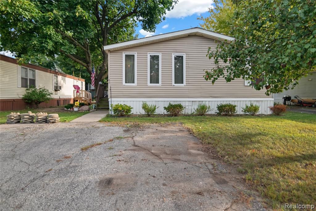 351 North Squirrel Road #63, Auburn Hills, MI 48326 Main Photo