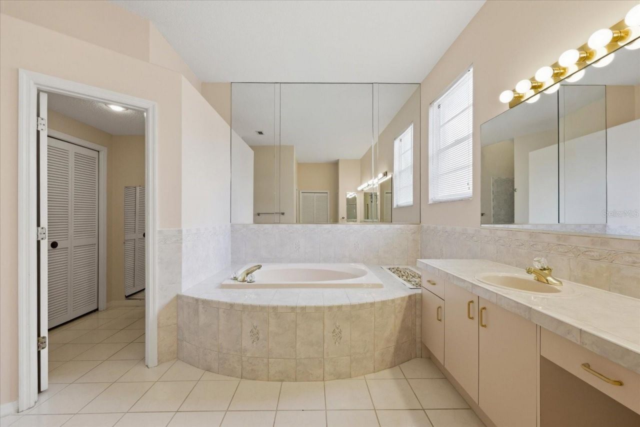 3196 Crescent Oaks Boulevard, Tarpon Springs, FL 34688 Photo