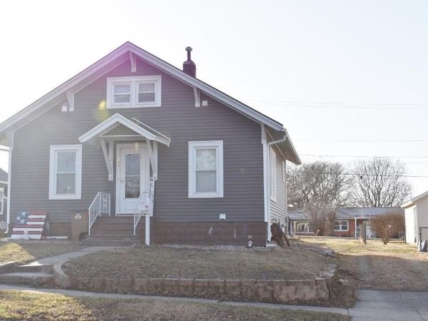 104 8th Ave SE , Oelwein, IA 50662
