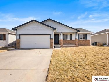 10830 Northloch Street, Waverly, NE 68462