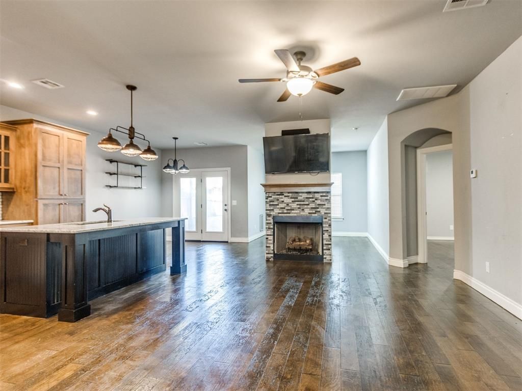 305 Golden Leaf Court, Moore, OK 73160 Main Photo