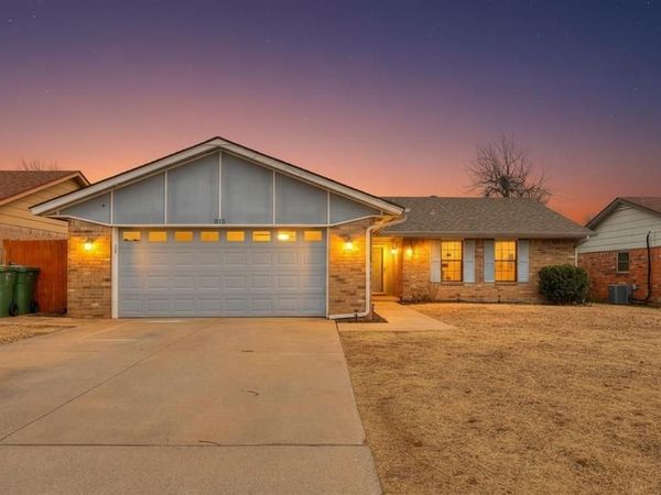 815 Dorchester Drive, Yukon, OK 73099