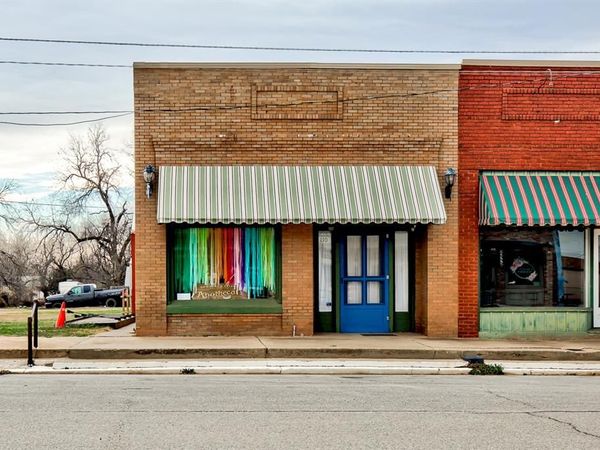 110 S Main Street, Waukomis, OK 73773