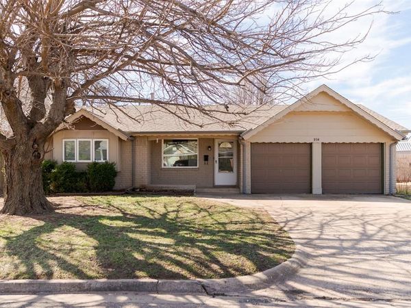 804 NW 16th Street, Moore, OK 73160